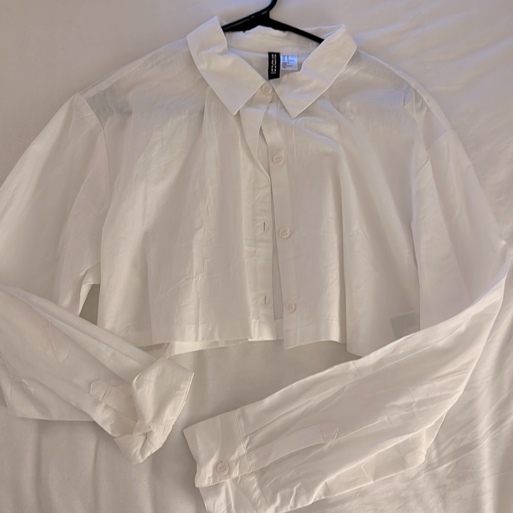 H&M Women’s White Long Sleeve Cropped Button Up Top (Size: M)
